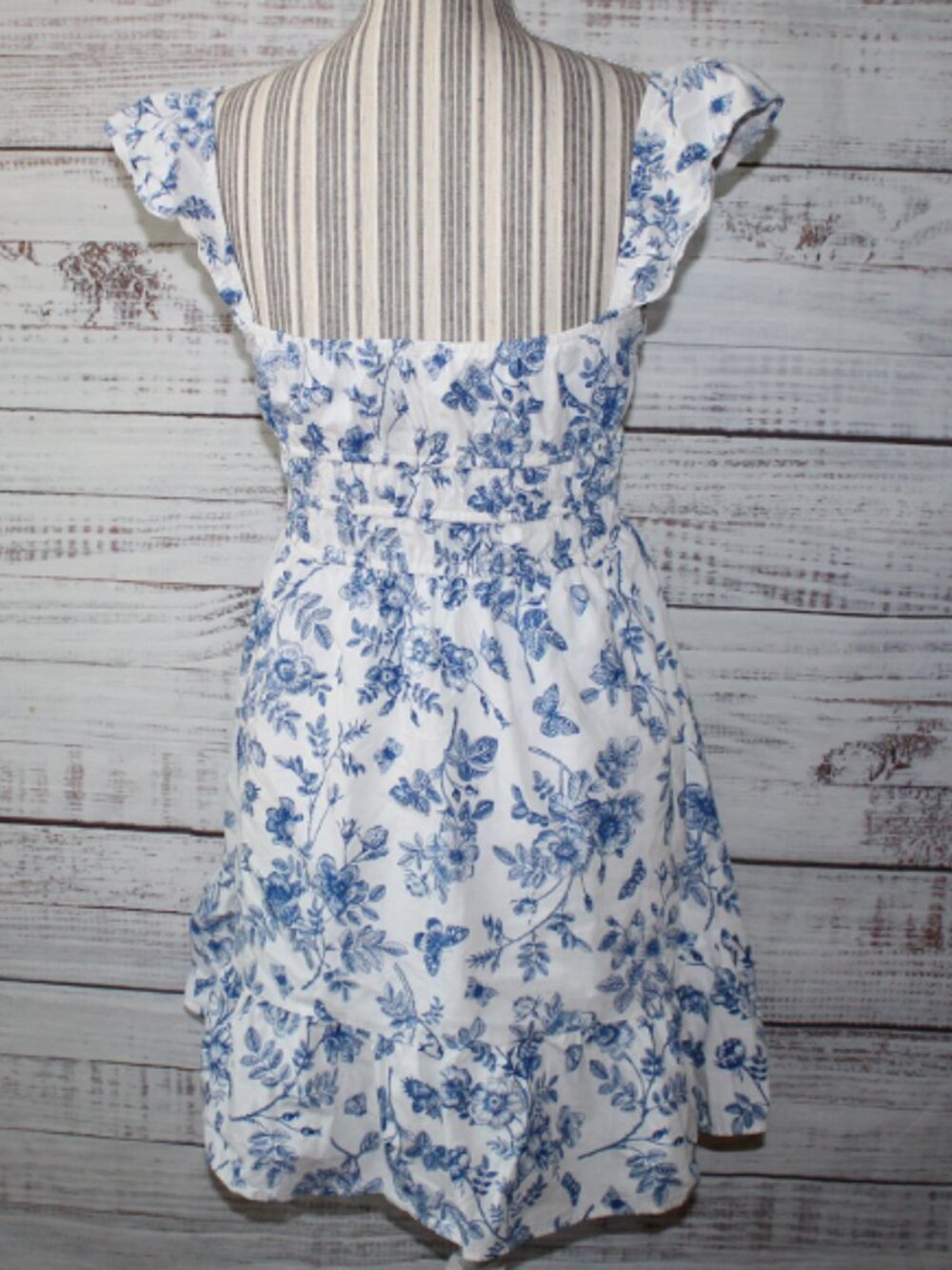 Popular 21 Flutter Strap Floral butterfly Mini Dress Size Medium - Picture 5 of 5